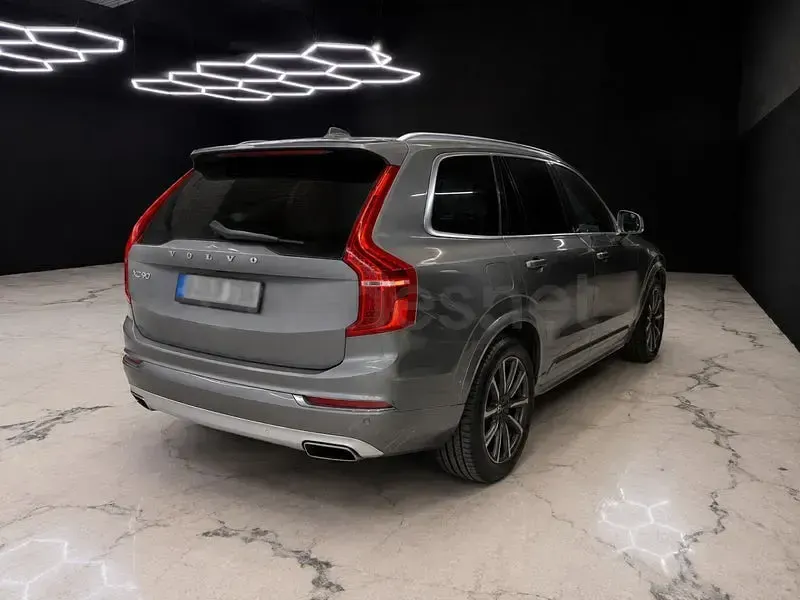 Usado Volvo XC90 Inscription 235 CV (172 kW) 2016 Gris / plata SUV