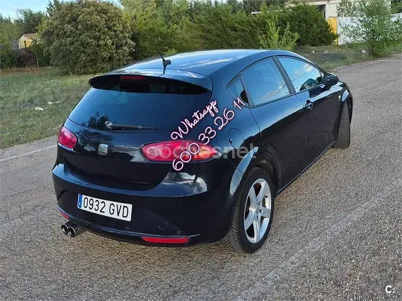 Usado Seat Leon FR 180 CV (132 kW) 2010 Negro Utilitario