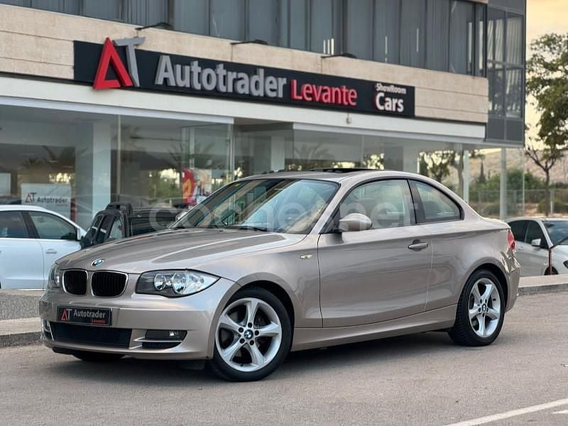 Beige Usado 2008 BMW 120 Coupé Coupe | 10.750 € (Un poco caro) - Imagen 1/4