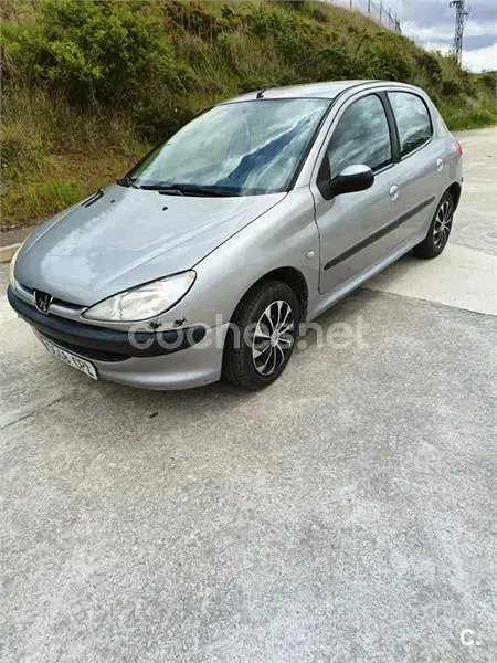 Usado Peugeot 206 70 CV (51 kW) 2003 Gris / plata Berlina