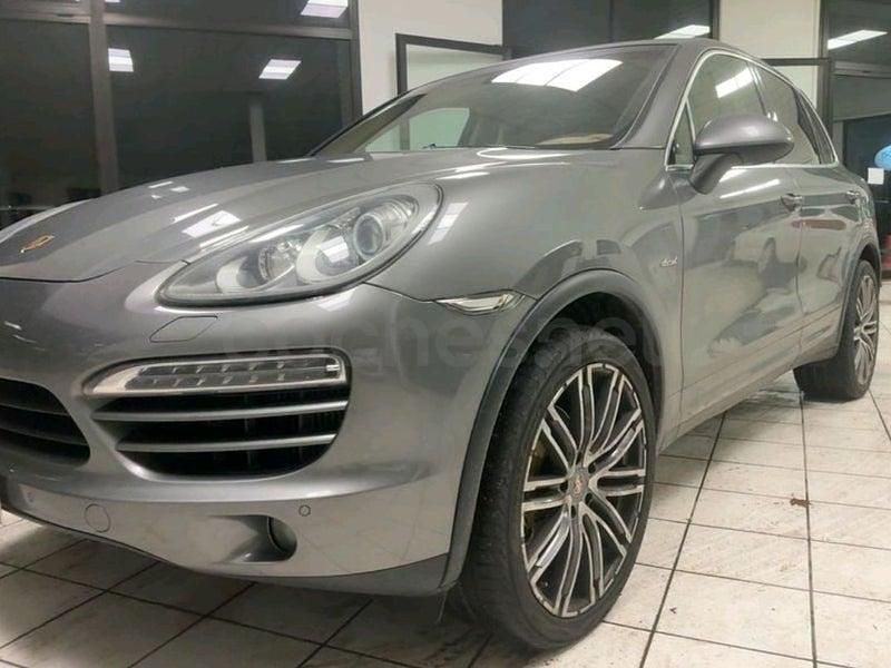 Usado Porsche Cayenne Platinum Edition 245 CV (180 kW) 2014 Gris / plata SUV