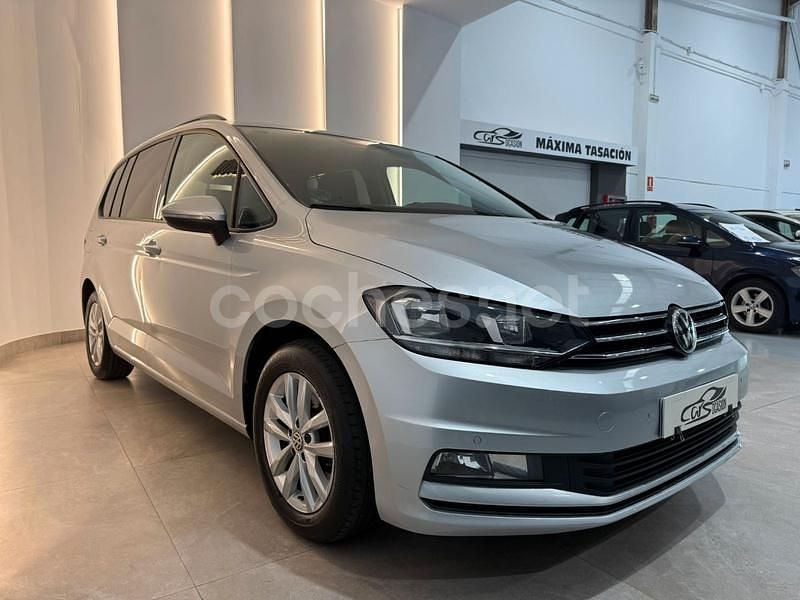Usado VW Touran Advance 115 CV (84 kW) 2017 Gris / plata Monovolumen