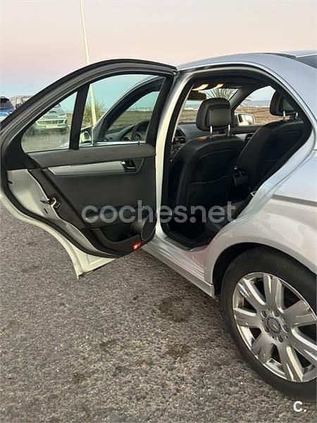Usado Mercedes C180 156 CV (114 kW) 2009 Gris / plata Berlina