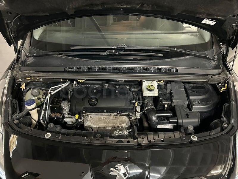 Usado Peugeot 3008 Style 120 CV (88 kW) 2014 Negro Familiar