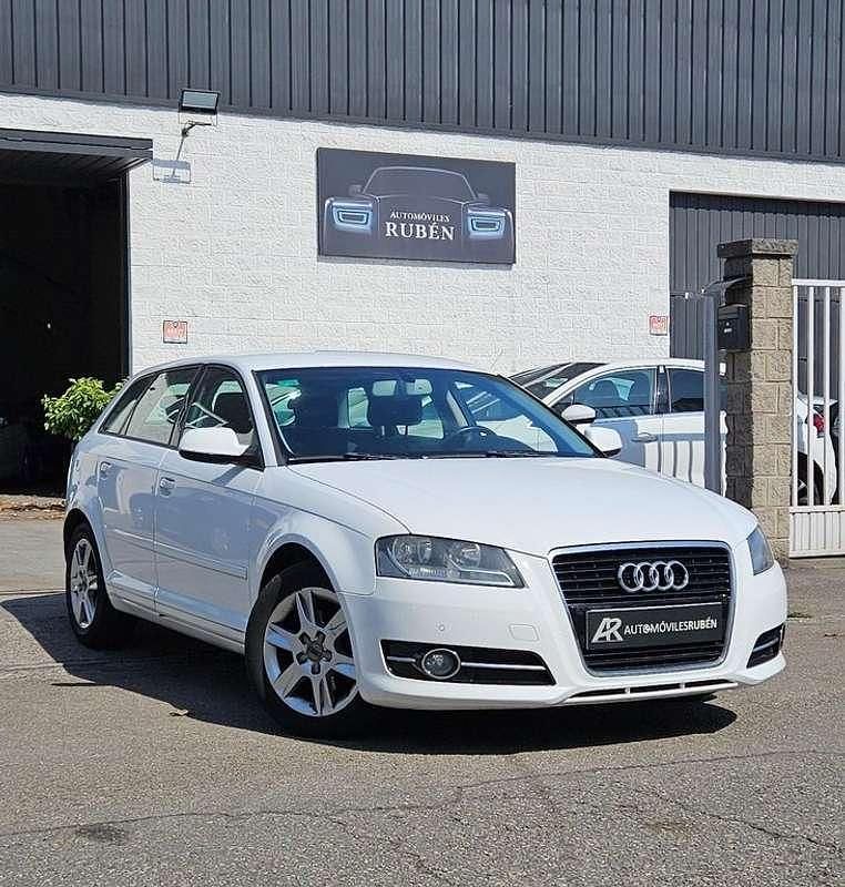 Usado Audi A3 Sportback Attraction 105 CV (77 kW) 2012 Blanco Utilitario