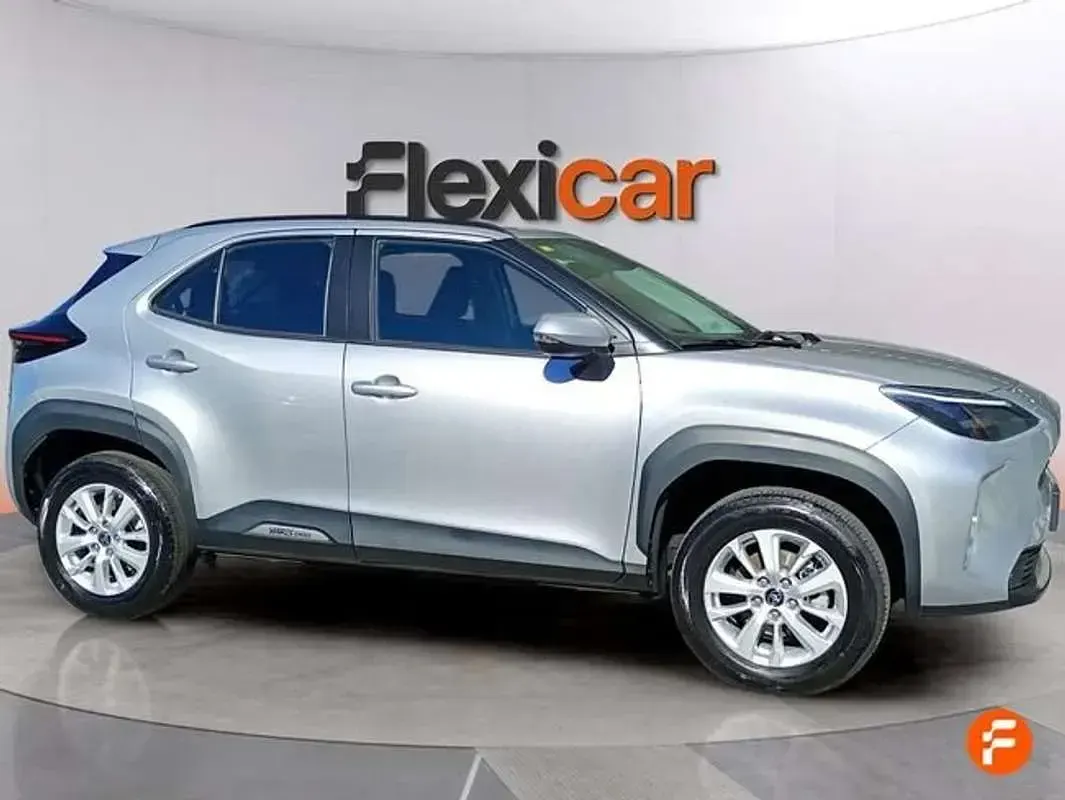 Usado Toyota Yaris Cross Active 116 CV (85 kW) 2025 Gris SUV