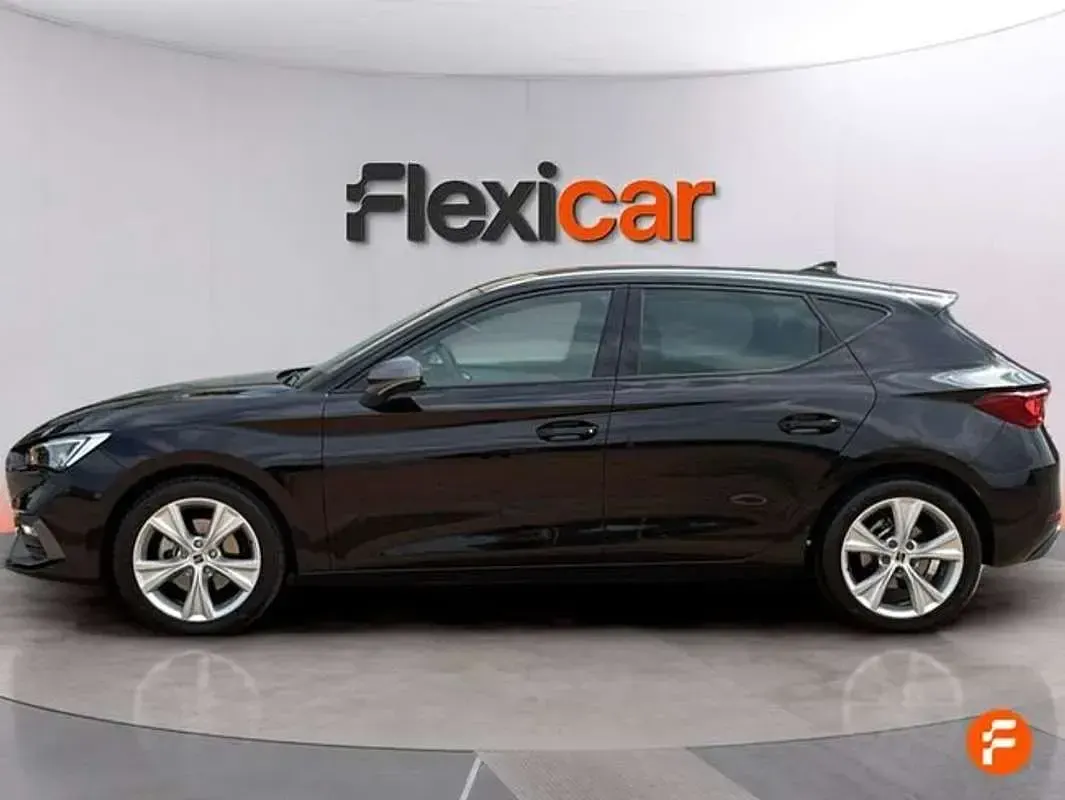 Usado Seat Leon Style 116 CV (85 kW) 2025 Gris Familiar