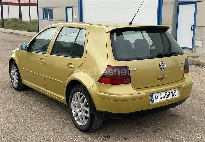 Usado VW Golf III 110 CV (80 kW) 1998 Amarillo Berlina