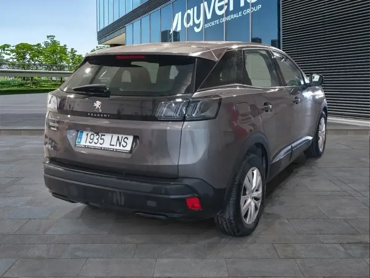 Usado Peugeot 3008 Active 131 CV (96 kW) 2021 Gris SUV