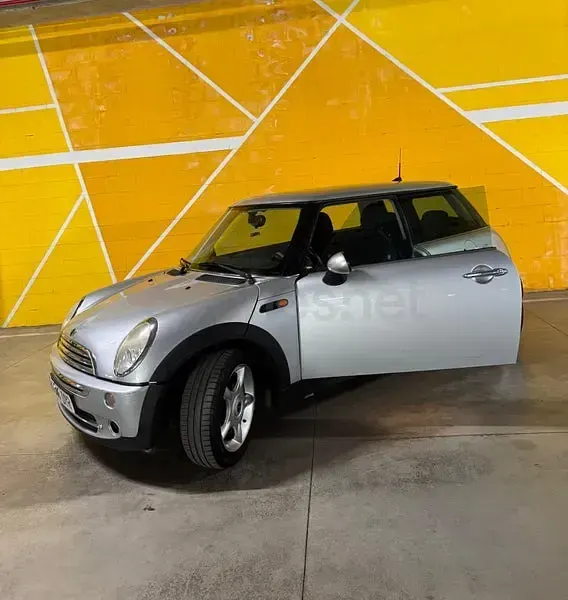 Usado Mini ONE 90 CV (66 kW) 2006 Gris / plata Utilitario