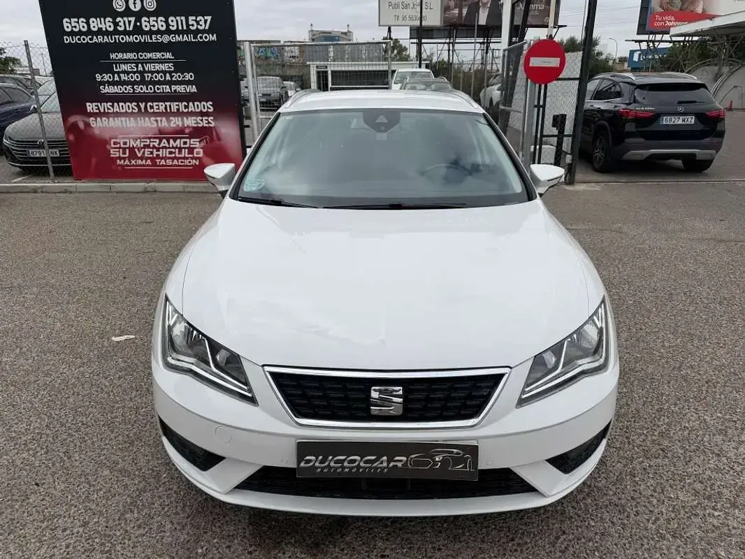 Usado Seat Leon ST Style 116 CV (85 kW) 2021 Blanco Familiar