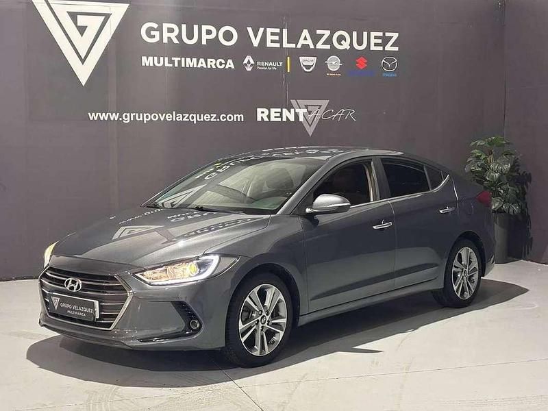 Usado Hyundai Elantra 128 CV (94 kW) 2018 Gris Utilitario
