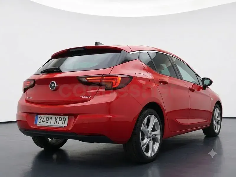 Usado Opel Astra Dynamic 125 CV (91 kW) 2018 Rojo Berlina