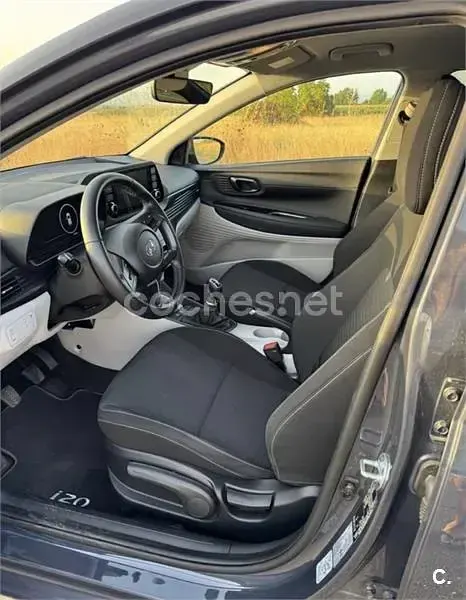 Usado Hyundai i20 100 CV (73 kW) 2023 Gris / plata Utilitario