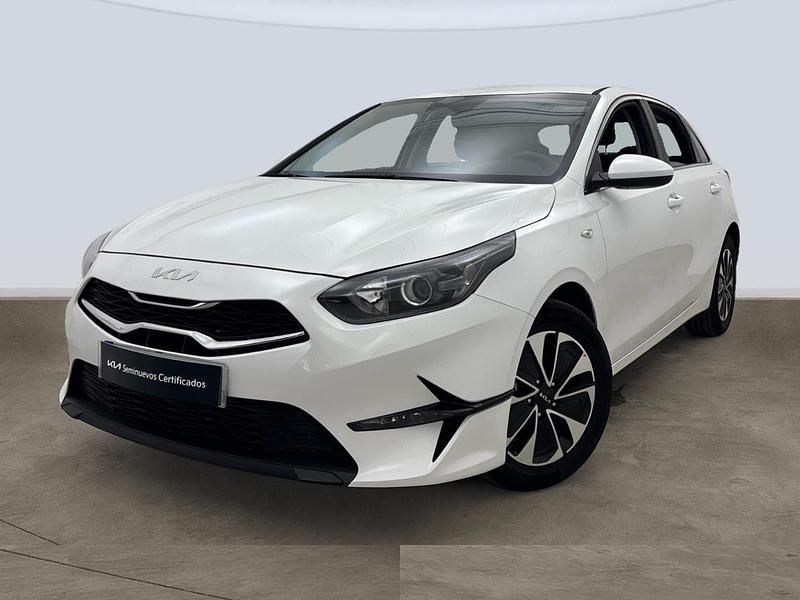 Blanco Usado 2024 Kia Ceed Utilitario | 19.250 € (Precio justo) - Imagen 1/4