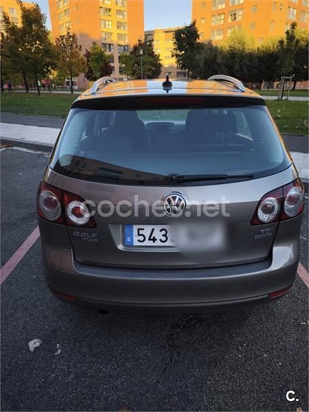 Usado VW Golf Plus Cross Advance 105 CV (77 kW) 2013 Beige Monovolumen