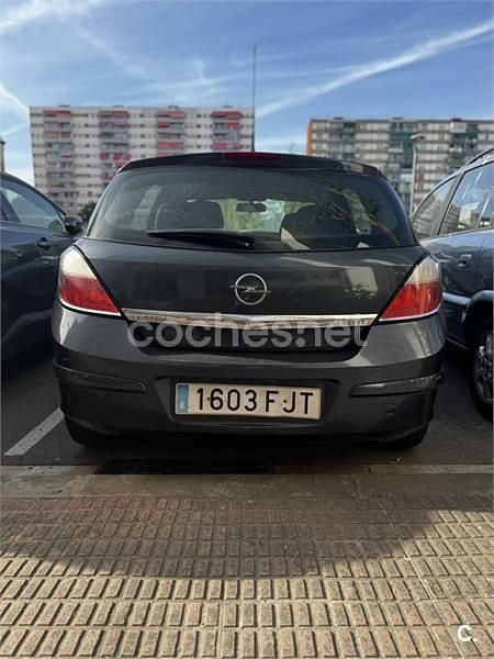 Usado Opel Astra Cosmo 100 HP (73 kW) 2006 Azul Sedan