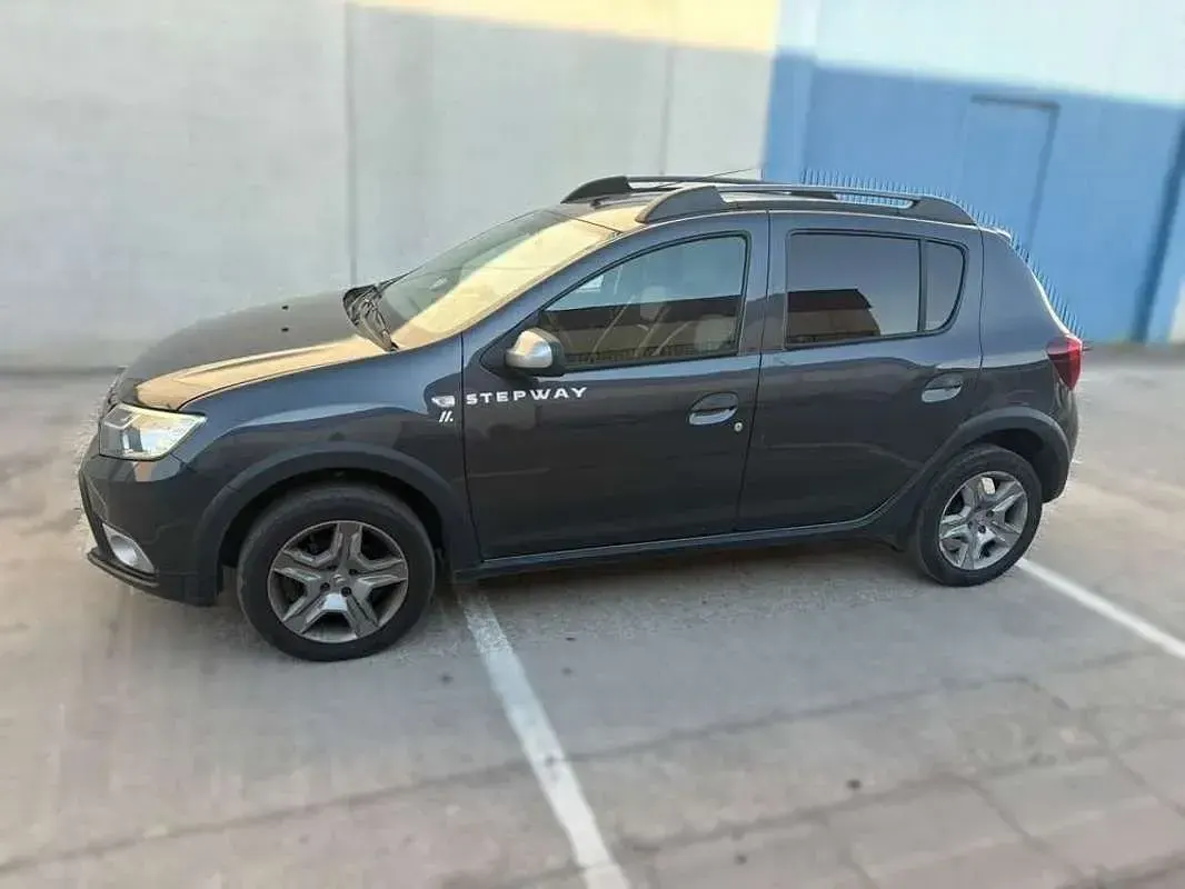 Usado Dacia Sandero Stepway 90 CV (66 kW) 2017 Negro Berlina