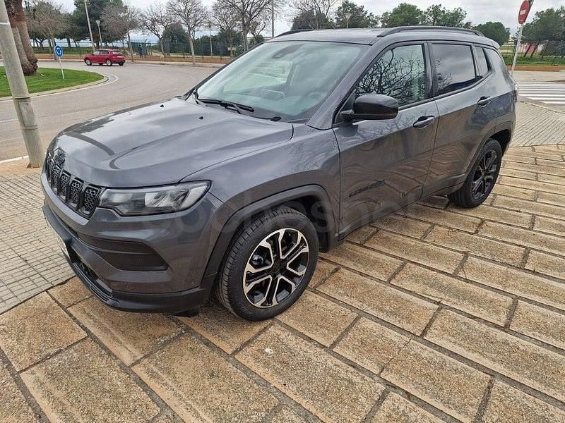 Usado Jeep Compass 130 CV (95 kW) 2022 Gris / plata SUV