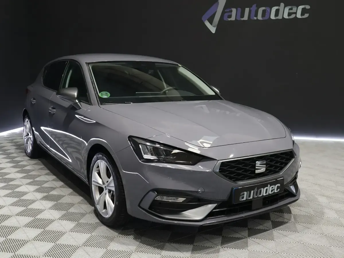 Usado Seat Leon Style 150 CV (110 kW) 2024 Gris Berlina
