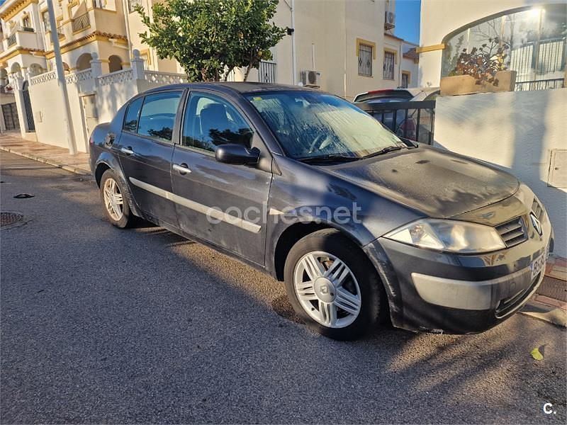Gris / plata Usado 2005 Renault Mégane II Dynamique Berlina | 1800 € (Buen precio) - Imagen 1/4