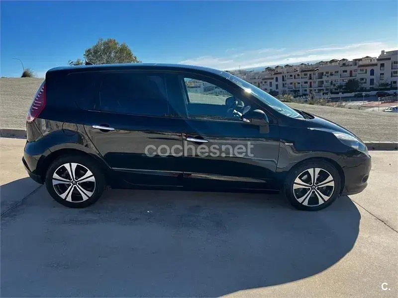 Usado Renault Scénic III Bose Edition 130 CV (95 kW) 2011 Negro Monovolumen