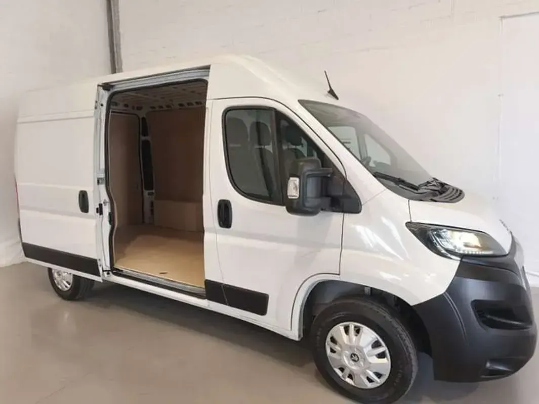 Usado Peugeot Boxer 120 CV (88 kW) 2022 Blanco Van