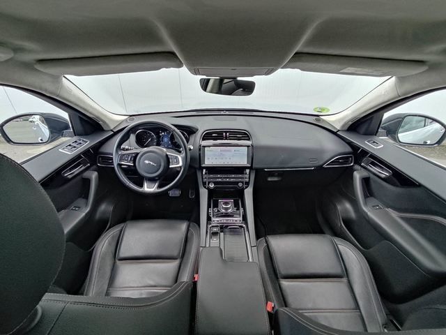 Usado Jaguar F-Pace Prestige 180 CV (132 kW) 2020 Indus silver SUV