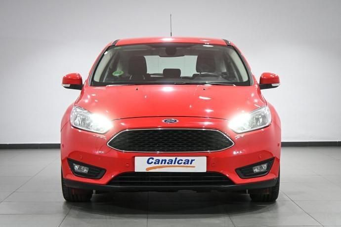Käytetty Ford Focus Business Edition 125 HP (91 kW) 2017 Punainen Viistoperä