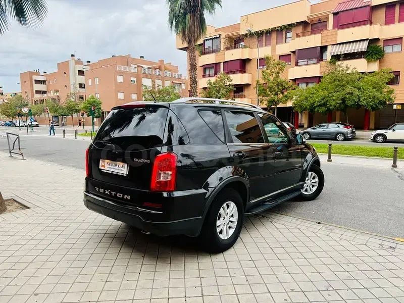 Usado SsangYong Rexton 155 CV (114 kW) 2014 Negro SUV