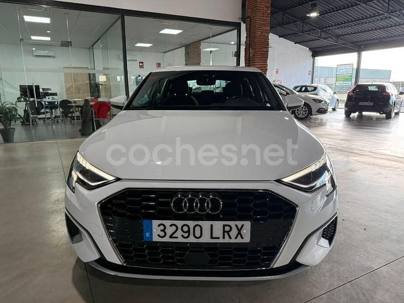 Usado Audi A3 Ambiente 150 CV (110 kW) 2021 Blanco Berlina