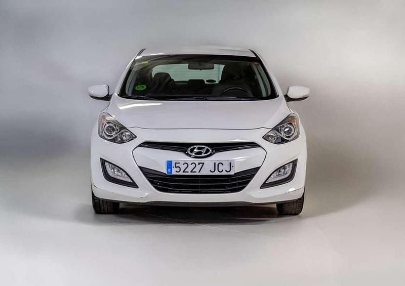 Usado Hyundai i30 101 HP (74 kW) 2015 Branco Citadino