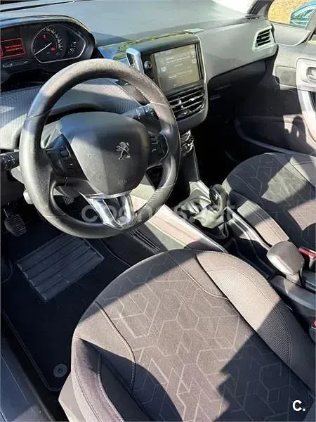 Usado Peugeot 2008 Access 82 CV (60 kW) 2016 Gris / plata SUV