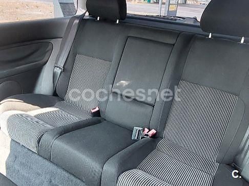 Gris / plata Usado 2001 VW Golf Highline Berlina | 3000 € (Precio justo) - Imagen 1/4