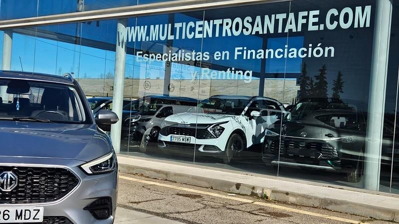 Usado MG ZS Comfort 111 CV (81 kW) 2023 Gris SUV