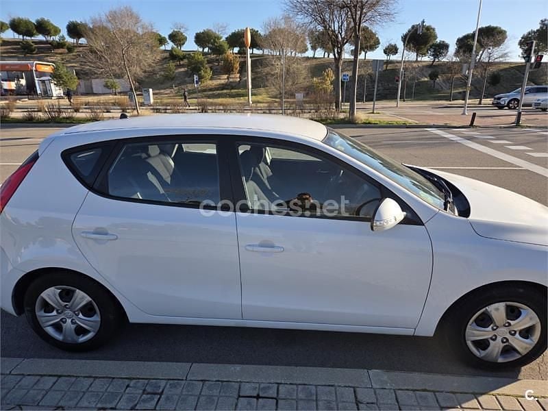 Usado Hyundai i30 Classic 90 CV (66 kW) 2009 Blanco Berlina