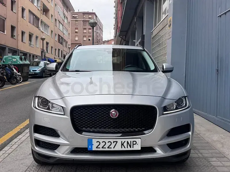 Usado Jaguar F-Pace R-Sport 180 CV (132 kW) 2017 Gris / plata SUV