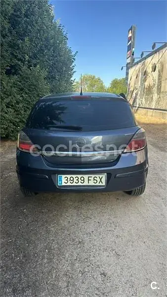 Usado Opel Astra Enjoy 90 CV (66 kW) 2007 Gris / plata Berlina