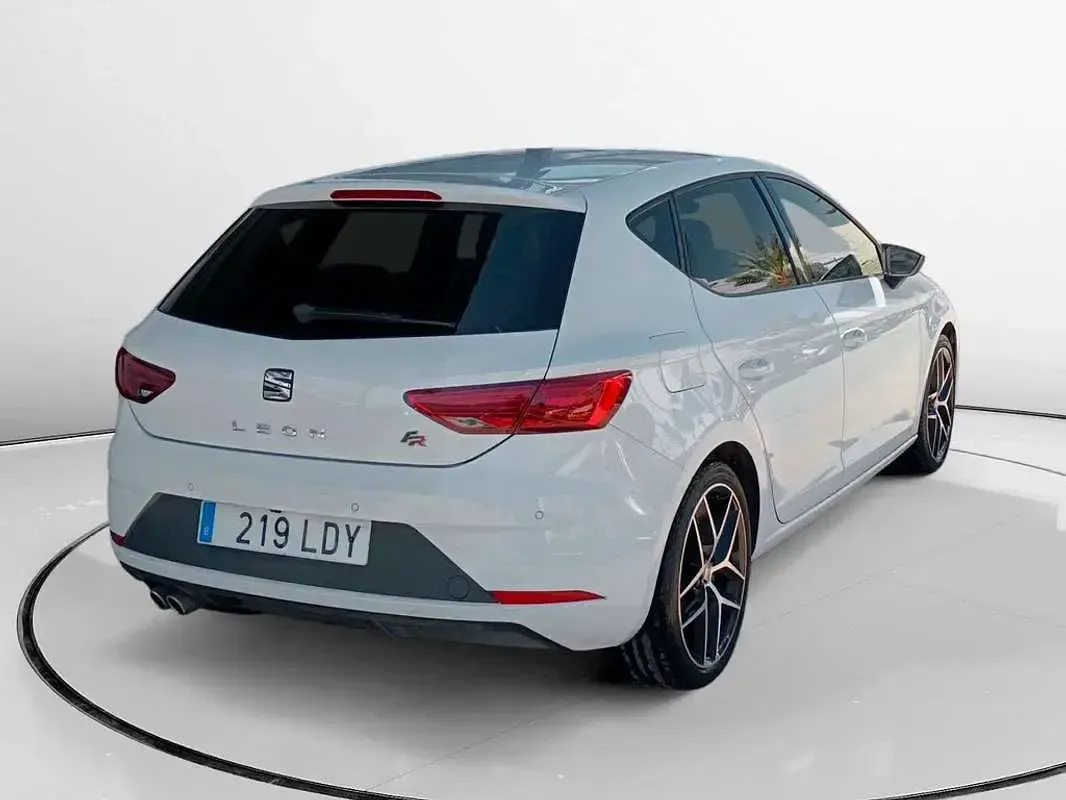 Usado Seat Leon FR 150 CV (110 kW) 2020 Blanco Utilitario