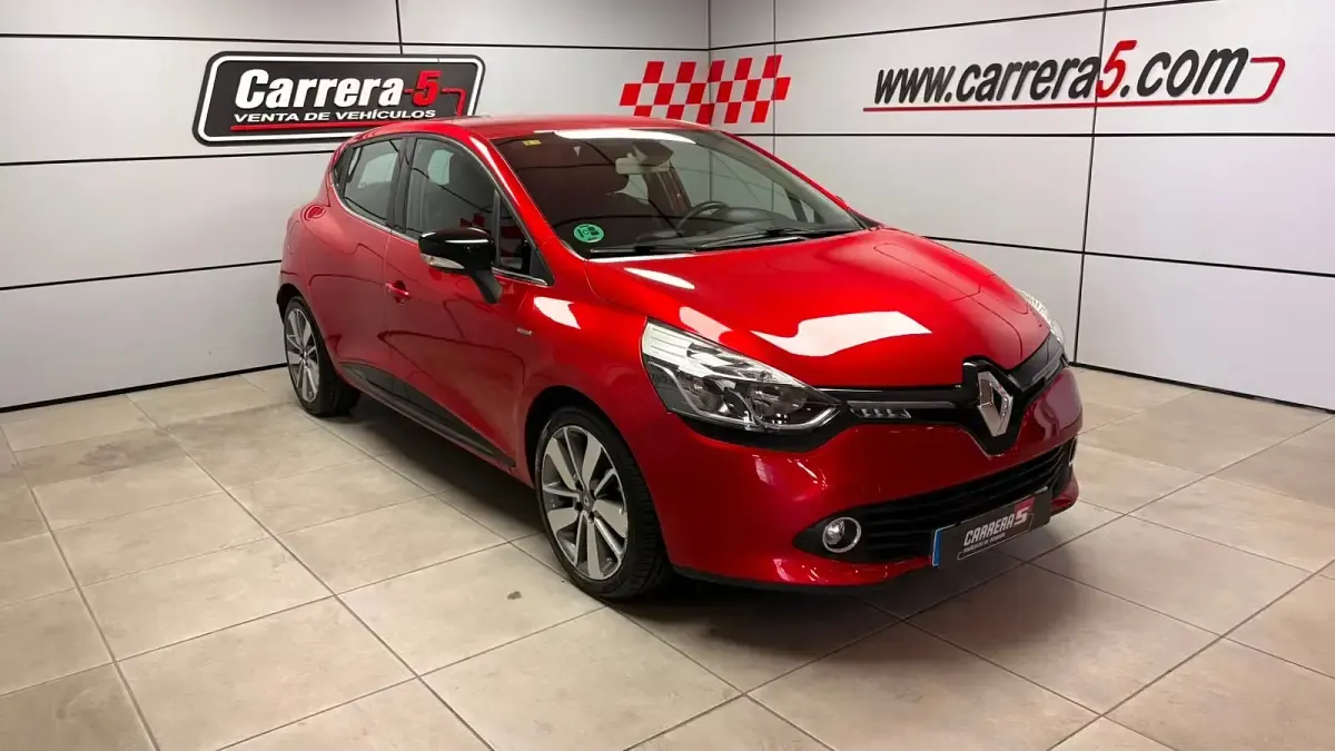 Usado Renault Clio Expression 90 CV (66 kW) 2014 Rojo