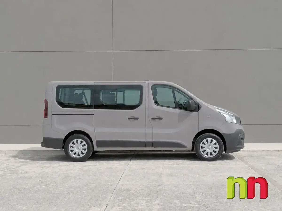 Usado Renault Trafic 120 CV (88 kW) 2019 Gris Monovolumen