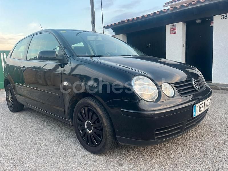 Negro Usado 2003 VW Polo Trendline Berlina | 2000 € (Precio justo) - Imagen 1/4