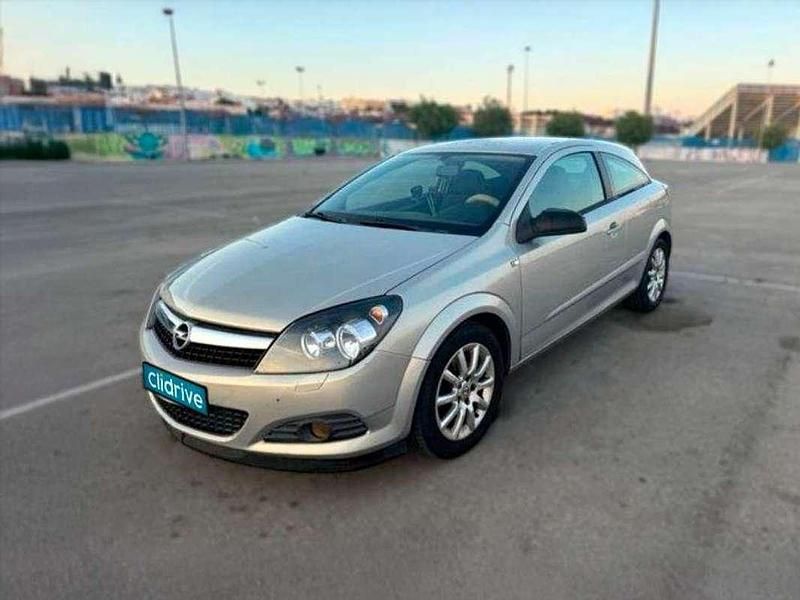 Usado Opel Astra GTC Essentia 90 CV (66 kW) 2007 Gris Utilitario