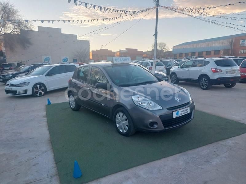 Marrón Usado 2011 Renault Clio II Business Berlina | 5999 € (Precio justo) - Imagen 1/4