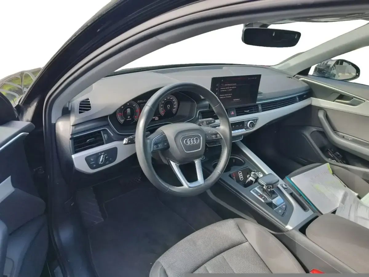 Usado Audi A4 Advanced Plus 163 CV (119 kW) 2023 Negro Familiar