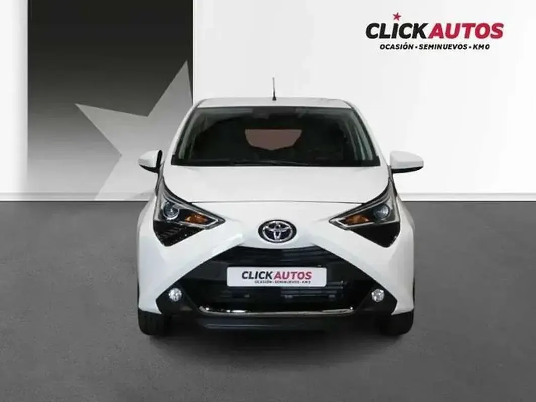 Usado Toyota Aygo X-play 72 CV (52 kW) 2022 Blanco Utilitario