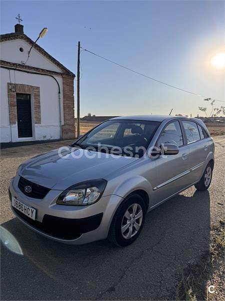 Gris / plata Usado 2011 Kia Rio Active Berlina | 4800 € - Imagen 1/4