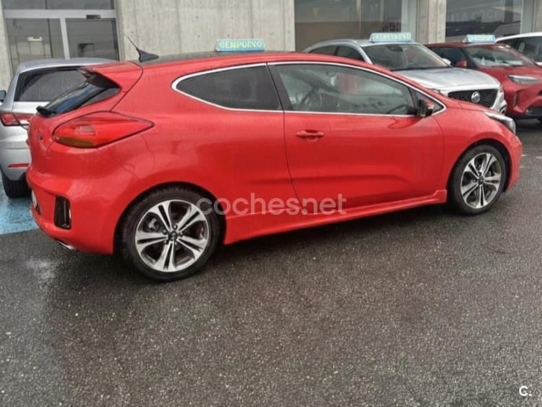 Usado Kia Ceed GT GT-Line 136 CV (100 kW) 2017 Rojo Berlina