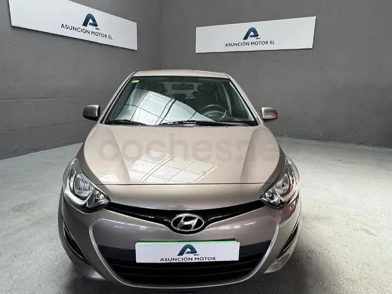 Usado Hyundai i20 Base 85 CV (62 kW) 2013 Beige Utilitario