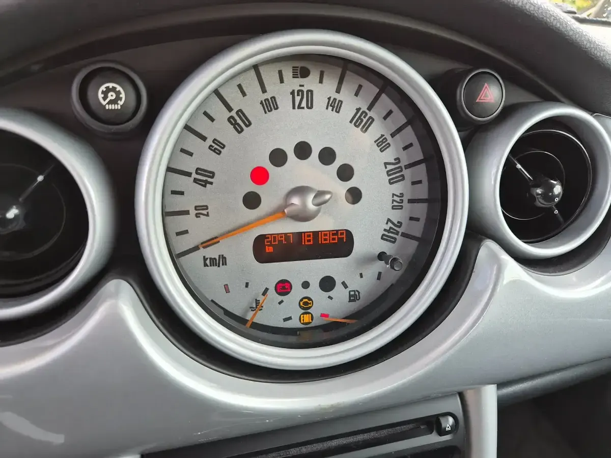 Usado Mini ONE 90 CV (66 kW) 2002 Amarillo Utilitario